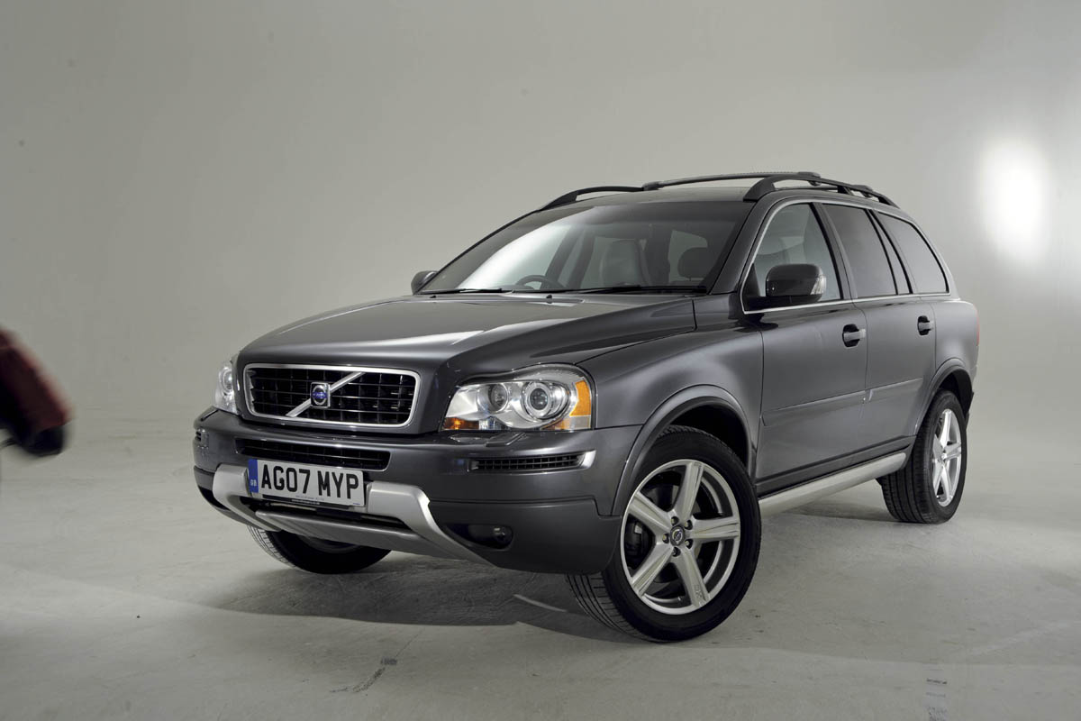 Volvo XC90 D5 SE Sport  Auto Express