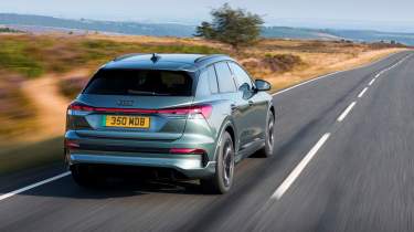 Audi Q4 e-tron - rear tracking