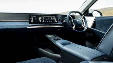 DS No8 Hybrid - cabin