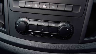 Mercedes Vito Crew Van 119 CDI Premium Night Edition - climate controls