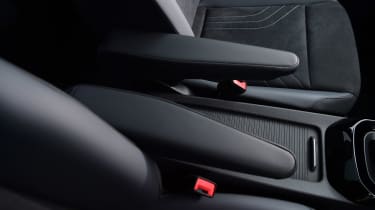 Volkswagen ID4 Pro Style Edition - arm rests