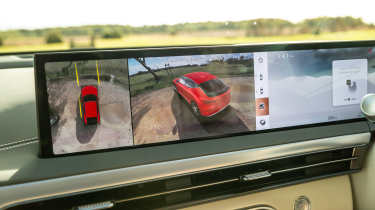 Genesis GV60 Pure - reversing camera display