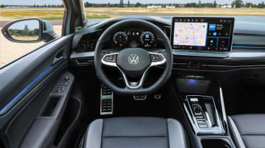 Volkswagen Golf facelift - dash