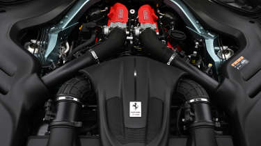 Ferrari Roma Spider - engine