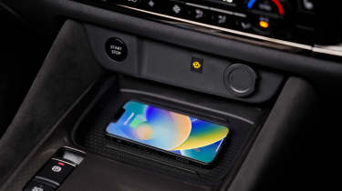 Nissan Qashqai N-Design e-Power - wireless charging pad