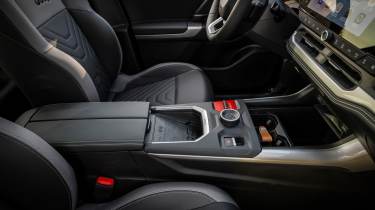 Jeep Compass - centre console and front seats