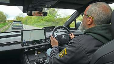 Toyota C-HR+ - driving