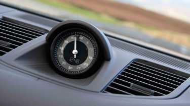 Porsche Panamera Turbo E-Hybrid - clock