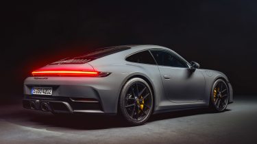 Porsche 911 GTS — сзади