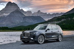 BMW X7 - front