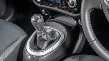 Nissan Juke mk1 - gear lever