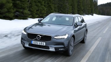 Volvo V90 Cross Country - front tracking