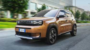 Fiat Grande Panda Hybrid La Prima - front action