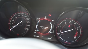 Jaguar F-Type SVR - dials