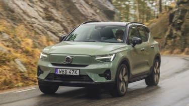 Volvo XC40 facelift - front action