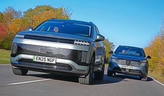 Hyundai Ioniq 9 vs Peugeot E-5008 - front tracking