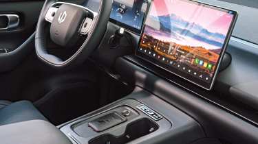Leapmotor i C10 Irmscher - infotainment screen and centre console