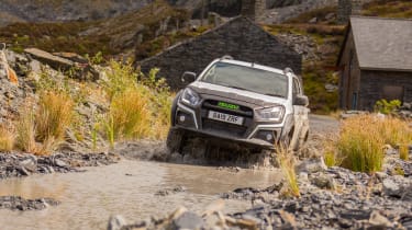 Isuzu D-Max XTR - front tracking off-road fording