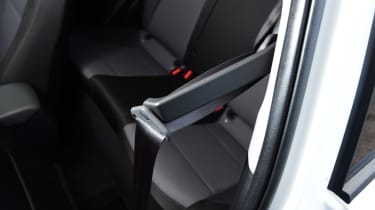 Hyundai i20 Coupe 1.0 T-GDi 2016 - seatbelt