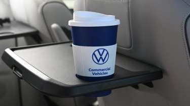 Volkswagen ID. Buzz LWB long-term - cupholder