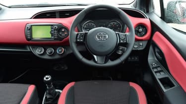 Toyota Yaris Mk3 - interior