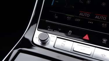 Audi Q8 - volume knob