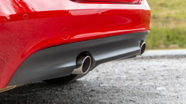 Jaguar XE 300 Sport - exhausts