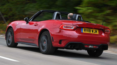 abarth 124 spider tracking rear