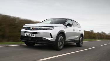 Vauxhall Grandland - front tracking 