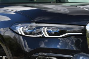 BMW X7 - headlight