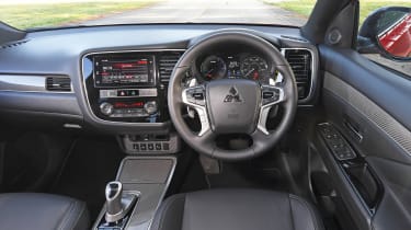 Mitsubishi Outlander PHEV - dash