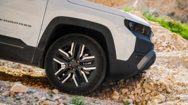 Jeep Compass 4xe - front alloy
