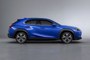 Lexus UX 300e - side studio