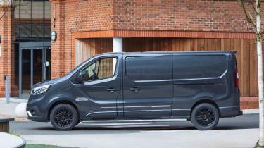 Renault Trafic Graphite Edition - side