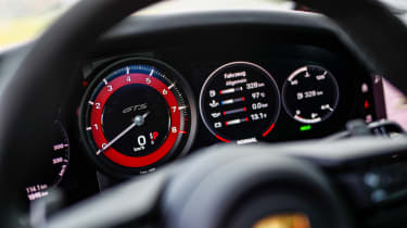 Porsche 911 GTS - dials