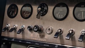 Jaguar E-Type 60 Collection - controls