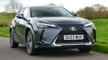 Lexus UX 250h - front tracking