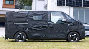 Kia PV5 MPV - spyshot 3