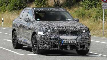 New BMW iX5 M - front tracking