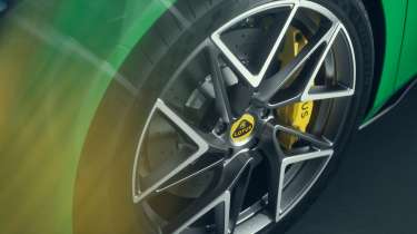Lotus Emira V6 SE - alloys