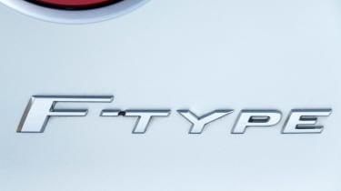 Jagaur F-Type Coupe 2014 badge
