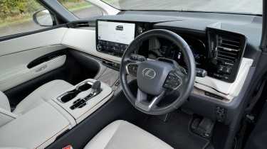 Lexus LM - dashboard