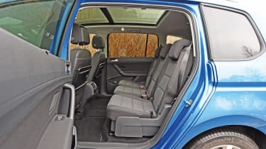 VW Touran 2.0 TDI DSG - rear seats