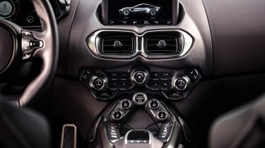 Aston Martin Vantage - centre console