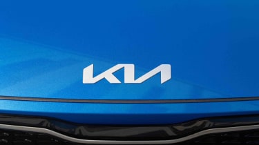 Kia Stonic - Kia badge