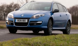 Renault Laguna Sport Tourer estate front tracking