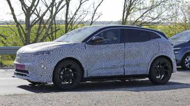 Renault Megane E-Tech Facelift - front angled