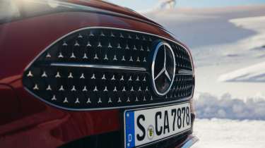 Mercedes CLA 220 Hybrid - grille