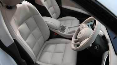 MG IM5 - front seats