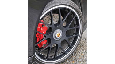 Porsche 911 GTS Cabriolet wheel